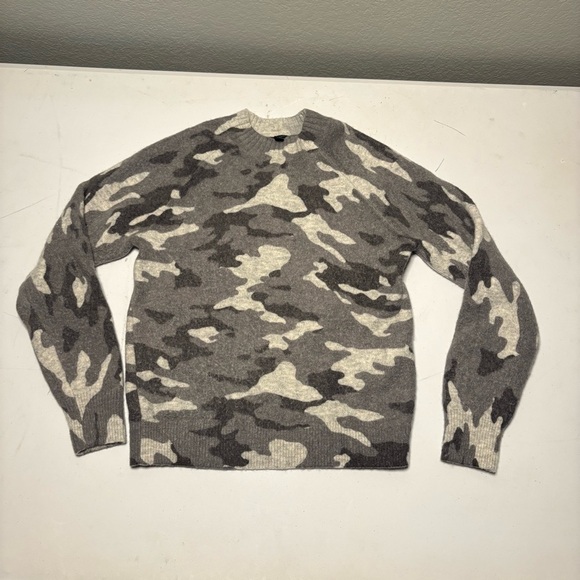 Banana Republic Kids Gray Camouflage Small Sweater - Picture 2 of 10